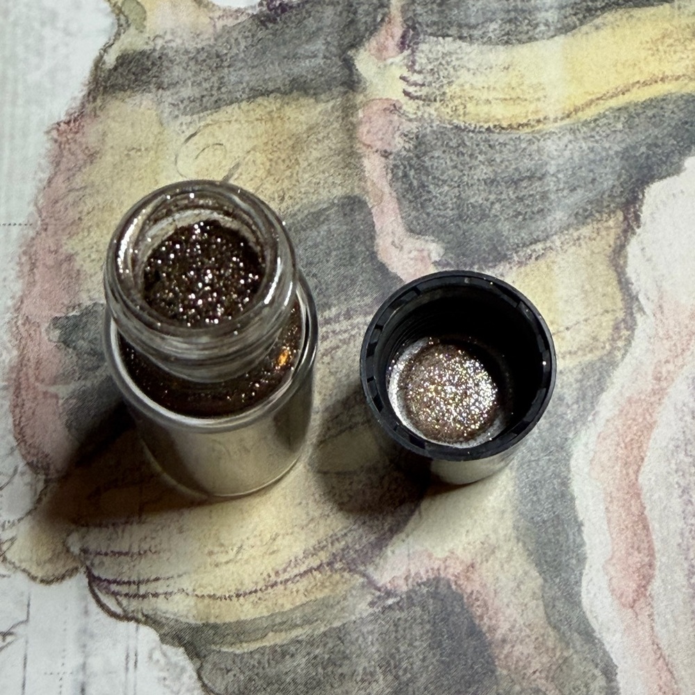 For dolcelover21 ONLY! MAC COSMETICS 2 NEW REFLECTS ANTIQUE GOLD Glitter VIALS - Picture 5 of 5